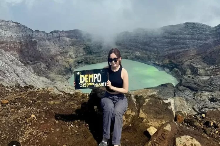 Gunung Dempo Mahkota Sumatera Selatan