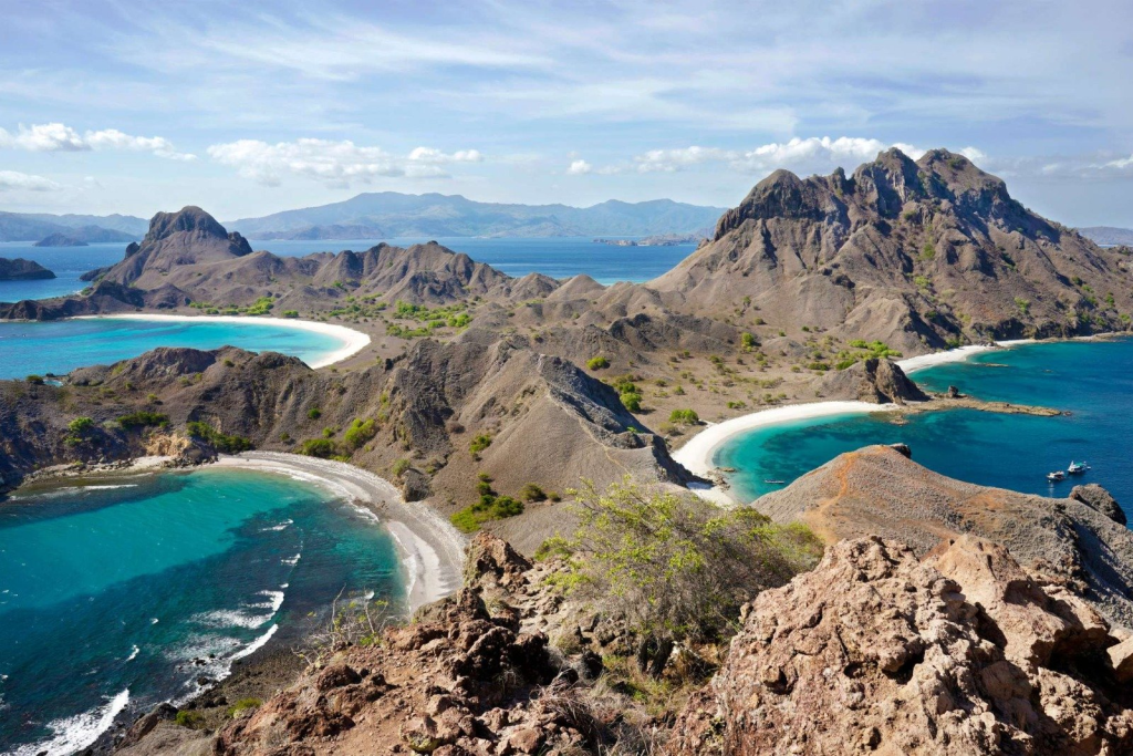 Outdoor Adventure 10 Destinasi Anti Mainstream 2025: Panduan Lengkap Petualangan Tersembunyimu