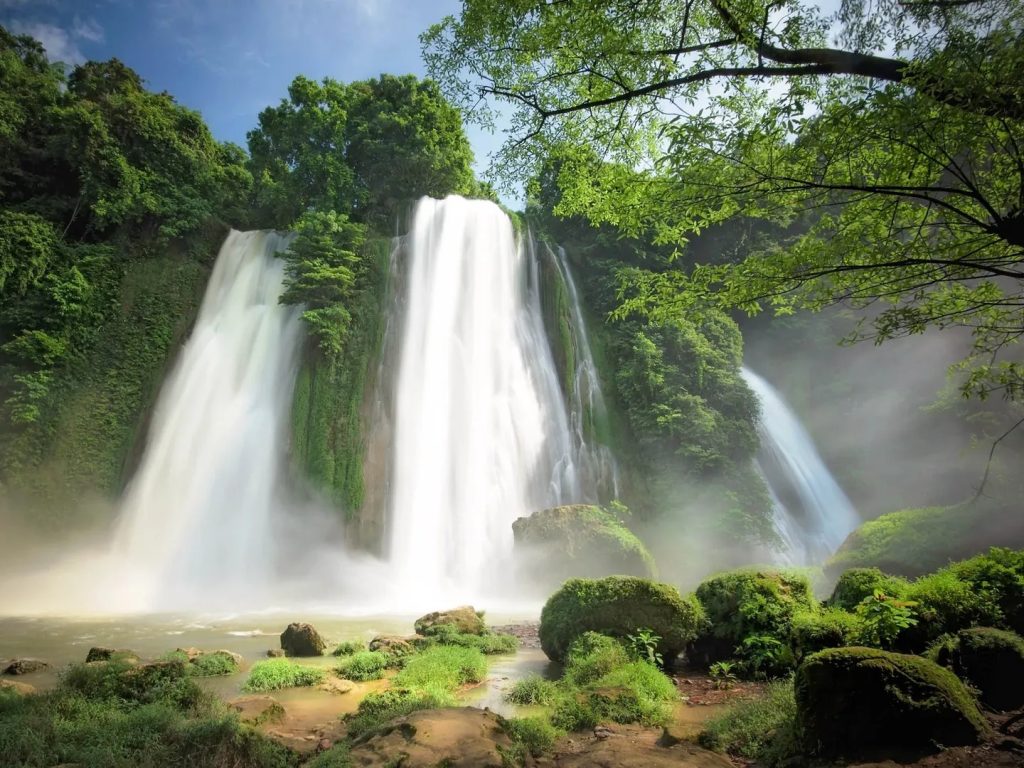 7 Air Terjun Tersembunyi Jawa Barat Wajib Dikunjungi 2025 – Hidden Gems yang Lagi Naik Daun