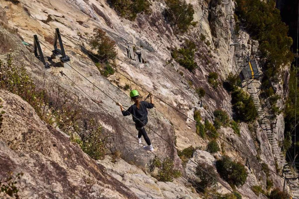 Hiking Tebing Ekstrem Queensland Terbaik 2026