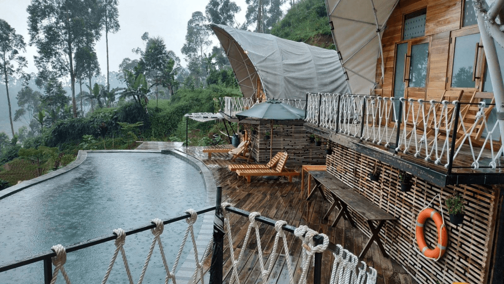 Glamping Ciwidey dan Bromo, Mana yang Lebih Epic di 2026