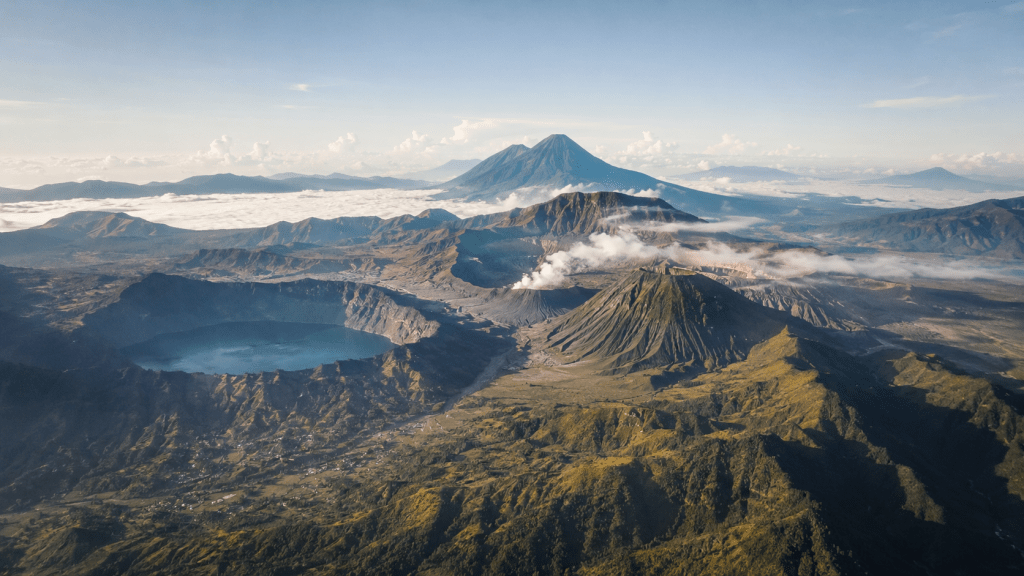 Lanskap geologi gunung api Indonesia dalam konteks geowisata