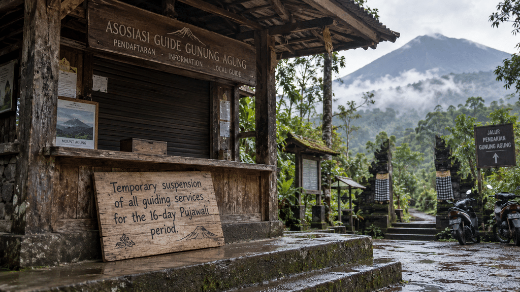 Wajib Tahu, Gunung Agung Ditutup Saat Pujawali 21 Oktober–5 November 3 Pos registrasi pendakian Gunung Agung dalam kondisi kosong dan terkunci dengan papan pemberitahuan jeda layanan 16 hari.